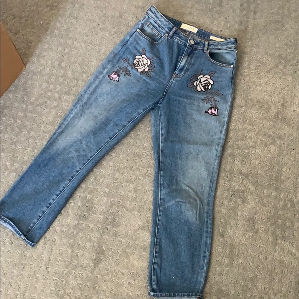 Rose Embroidered Mom jeans